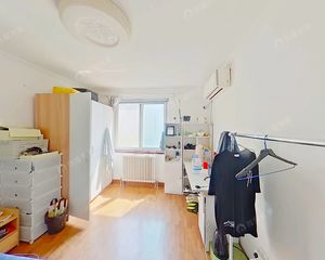 新上国际港东向两居室双卫对小区花园安静