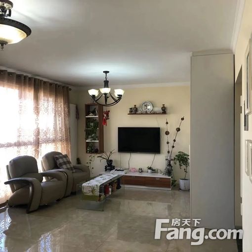  �����Է 2��1��2�� 97ƽ��װ�� 8000Ԫ/�� 