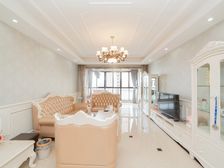 中间楼层 13楼 欢迎预约看房雅居乐星河湾 4室2厅 精装修