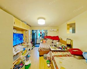 二环内,东城区,南北通透两居室,南向大阳台,有车位,采光好