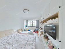 精装修,边套全明,可两房,花园位置,