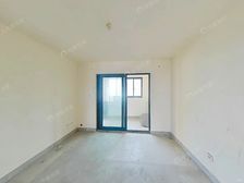 18年次新房 近D铁 高楼层视野好采光足 中间位置