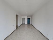 此房南北通透小区位置安静次新房好户型,楼层好带车位