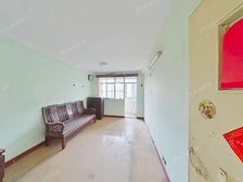 离小世界近,小区前面是花园