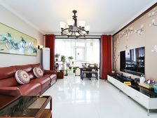 新区体育场附近,勤政苑精装三居室,业主诚心出售,楼层不错