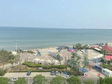 因为不是落地窗,这套一线海景房只能卖二线的价格。还是装修好的