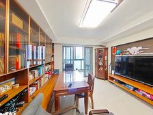 新上好房!电梯大三房带产权车位,户型方正,采光好,业主诚售