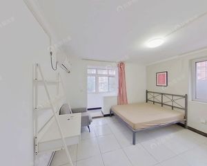 丰台七里庄东大街南西向三居 满五简装中层住宅