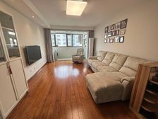 2号线地铁口,南北通大2房2卫,楼层好位置好,精装修拎包住