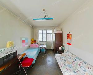 东二环内,龙体,西北向大三居,全新升级改造过,可公积金贷款,