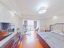 奥体寰宇自己装修,保养好,三开朝南户型,厅朝小区位置