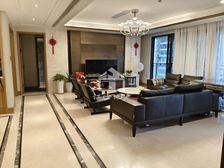 绿地中央广场(一期)中间楼层,视野好,采光好