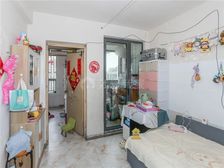 大门口位置,景观楼层,采光嘎嘎好,诚心出售,动迁税少