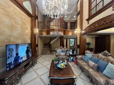 装修200万 花园上证200多平的双拼别墅 您还等什么