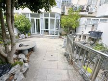 业主买好房,价格好谈,院子开好小门,门口可停2辆汽车,很方便