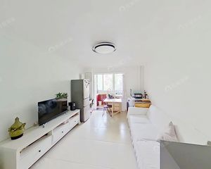新上,田字格三居,中间层小区已重新改造,近地铁停车方便