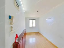 车位充足 美丽新家园小区 中间楼层 位置好 有钥匙 精装修