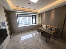 春月江澜湾101平东边套户型,采光好无遮挡的。