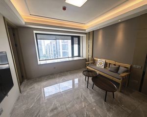 春月江澜湾101平东边套户型,采光好无遮挡的。