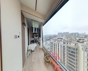 翡翠东方 全新软装 三开间朝南