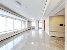 此房位于小区中庭,东首,楼层好,视线采光俱佳