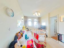 同润新上一房,顶楼带阁楼,阁楼可以打开。