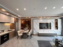 赛车场地铁。多层3楼,诚意出售,不靠马路,精装修,价格可谈