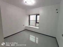 新区,万达广场旁,22年新房,4室2厅,精装修,单价1万