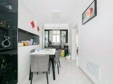 必看好房!南北通透全名户型!豪华装修拎包入住!小区中心位置!