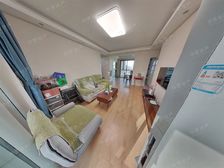 方方正正二房,一点没有浪费的面积,且南北通,二个阳台