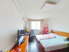 一梯两户,三房一厅,业主诚心出售,位置好,适合刚需客户