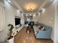 地段好,地铁沿线,交通便利。让您的小孩赢在起跑线上