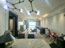 南滨路看江房源推荐长嘉汇。两江交汇 魔幻夜景 欢迎咨!