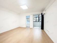 一梯两户,主卧朝南,交通便利,精装修,诚意出售