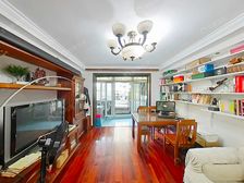 电梯,南北两房户型,楼间距大,视野好,带稀有超大露台!