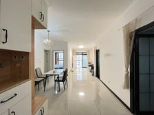 观音桥步行街 价格可大刀 端户两室 看中庭 急售