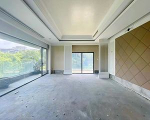 颐和高尔夫庄园独栋别墅! 居住密度低 大大花园!!