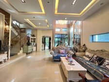 江滨融汇山水独栋豪装联排,装修近三百万,满五年,草地