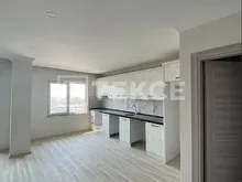 带泳池的住宅楼海景公寓