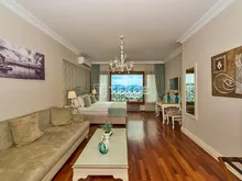 伊斯坦布尔贝尤鲁(Beyo?lu)的博斯普鲁斯海峡景观酒店,