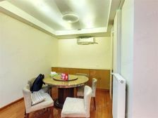 品质小区,自带会所和游泳池,可看西郊景观,双地铁口交通便利