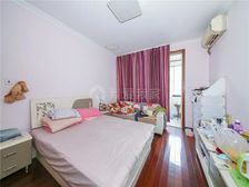 南北板式户型,金色中环,业主诚意出售,采光视野好。