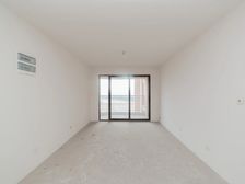 中间楼层 11楼 欢迎预约看房 雅居乐星河湾 4室2厅 毛坯