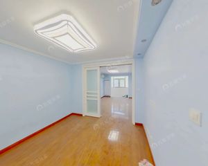 陶白20多万精装修+中间楼层+南北通透+满五