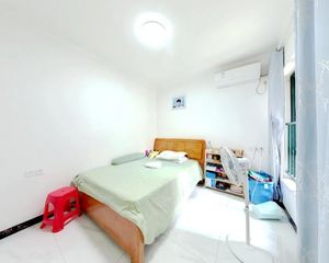 碧湖湾 中等装修3房2厅1卫 户型方正 看花园景观