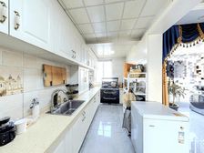 大四居,南北通透,交通便利,无遮挡