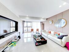 绿地海外滩花苑 精装修 大平层 江景房户型佳 提前约