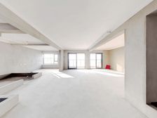 雅戈尔江上 直视奉化江 东边套楼层位置好 全新毛坯 临轻轨