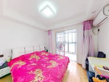 此房是精装修西边套,户型方正,明厨明卫,楼层好