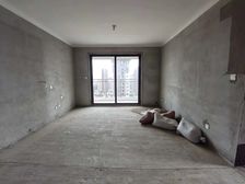 地铁口,护航路小学旁,龙中金源, 4室2厅 ,随时看房